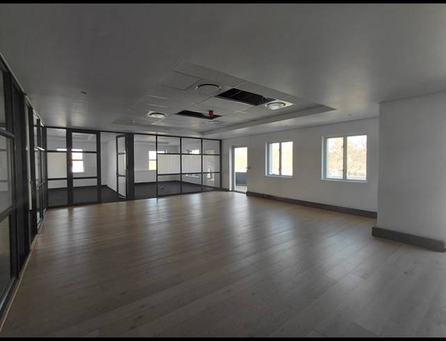 1,014M² OFFICE TO LET IN BRYANSTON